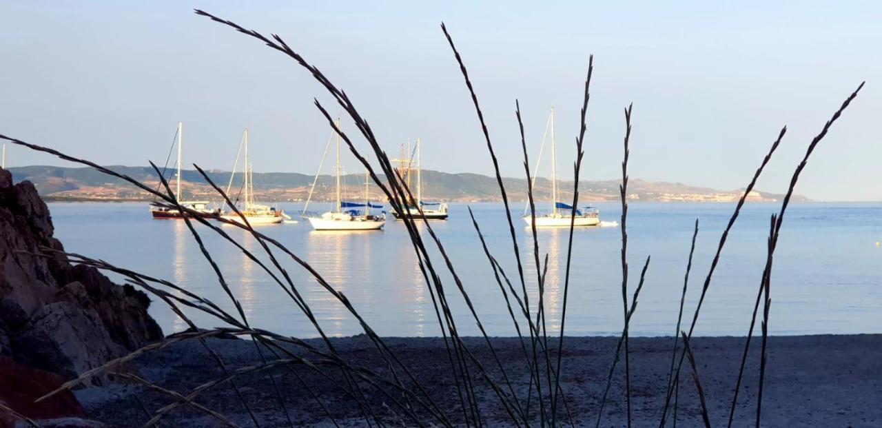 Casetta al mare Isola Rossa Esterno foto